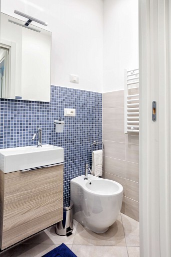 Bathroom with shower - Gessuminu Apartment