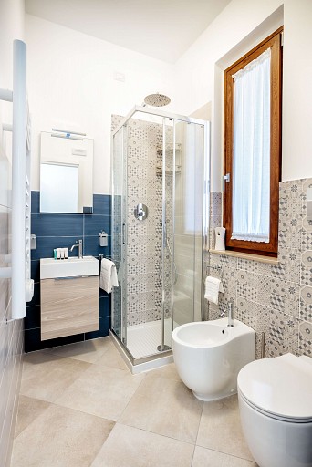 Bathroom with shower - Gessuminu Apartment