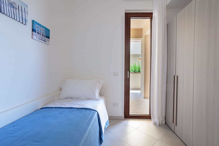 Single bedroom with a second pull-out bed - Ficarazzi Apartment