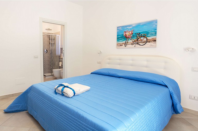 Double bedroom with bathroom - Gessuminu Apartment