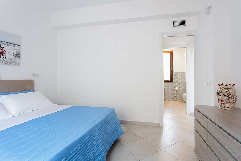 Double bedroom with bathroom - Chiàppiri Apartment
