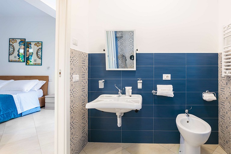 Bagno con box doccia - Casa vacanze Zagara